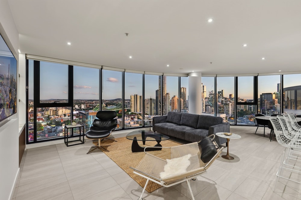 Fortitude Valley 3 Bed Top Floor and Bridge View — 4-Star Luxury Hotel in Brisbane, Australia