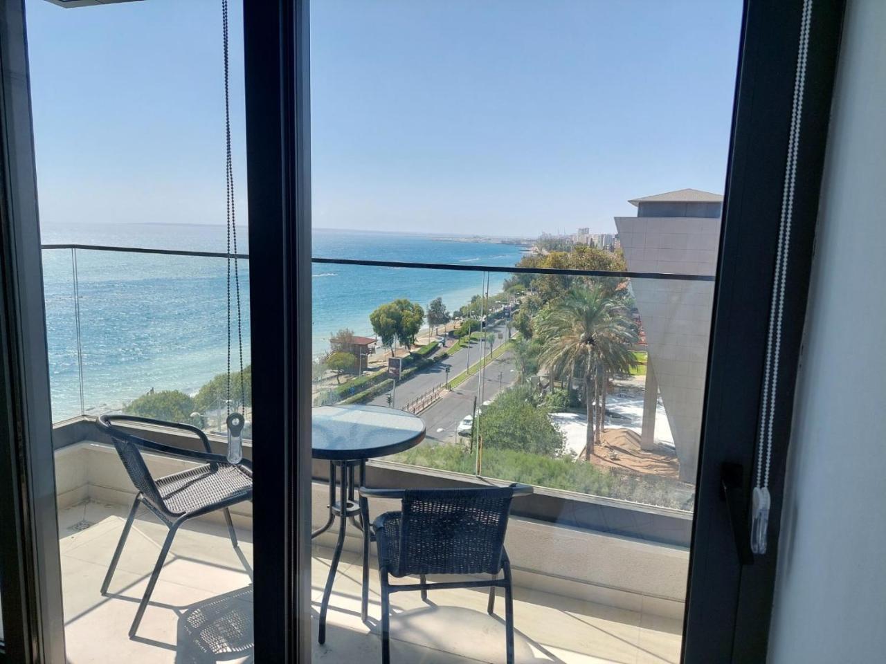 Seafront City Center Studio - carbon neutral hotel in Limassol