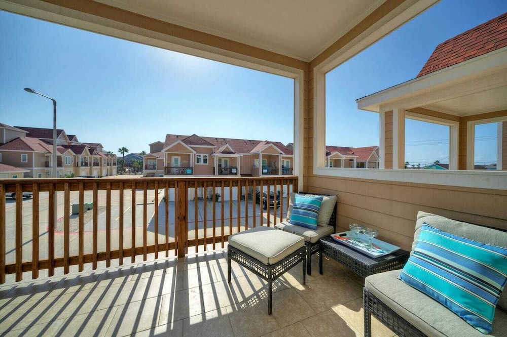 Tipsy Starfish by Avantstay Resort Pool by Beach - featured photo