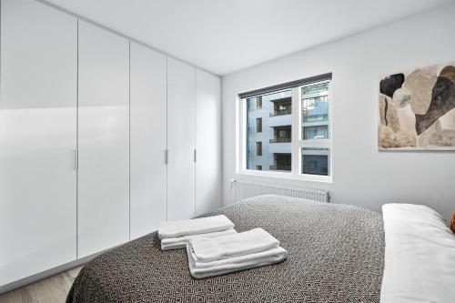 New Apt Near Smáralind Mall With Private Parking
