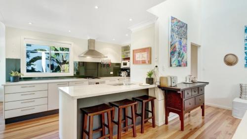 The Blue Beach House — Hawks Nest — photo 4