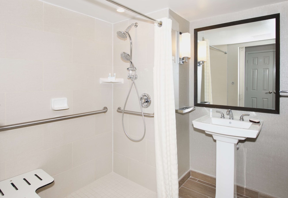 Embassy Suites by Hilton Portland Tigard - photo 48