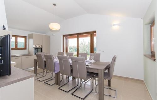 4 Bedroom Cozy Home In Vodnjan — Vodnjan — photo 5