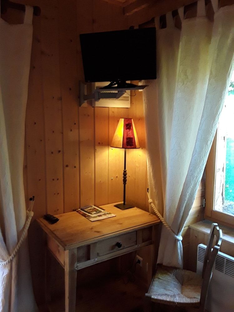 L'Auberge Chez Leon — hotel in Le Chambon-Sur-Lignon