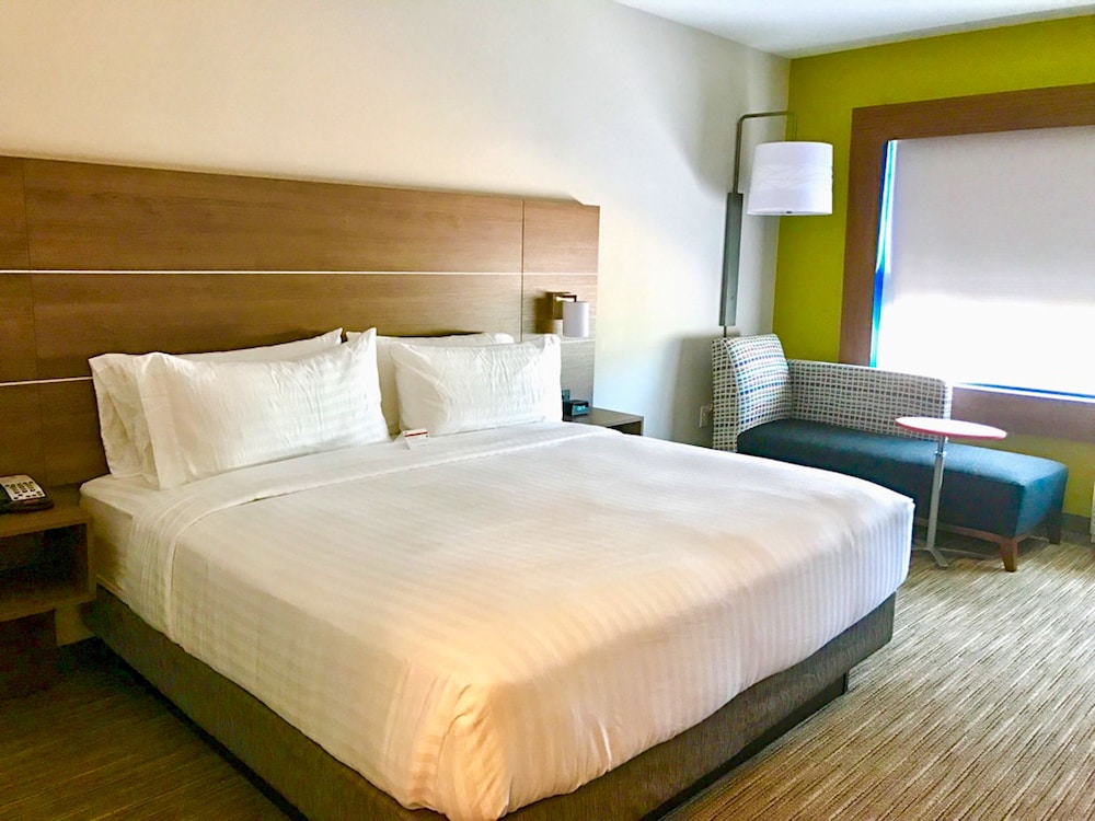Holiday Inn Express & Suites Charlotte NE University Area by IHG - photo 9