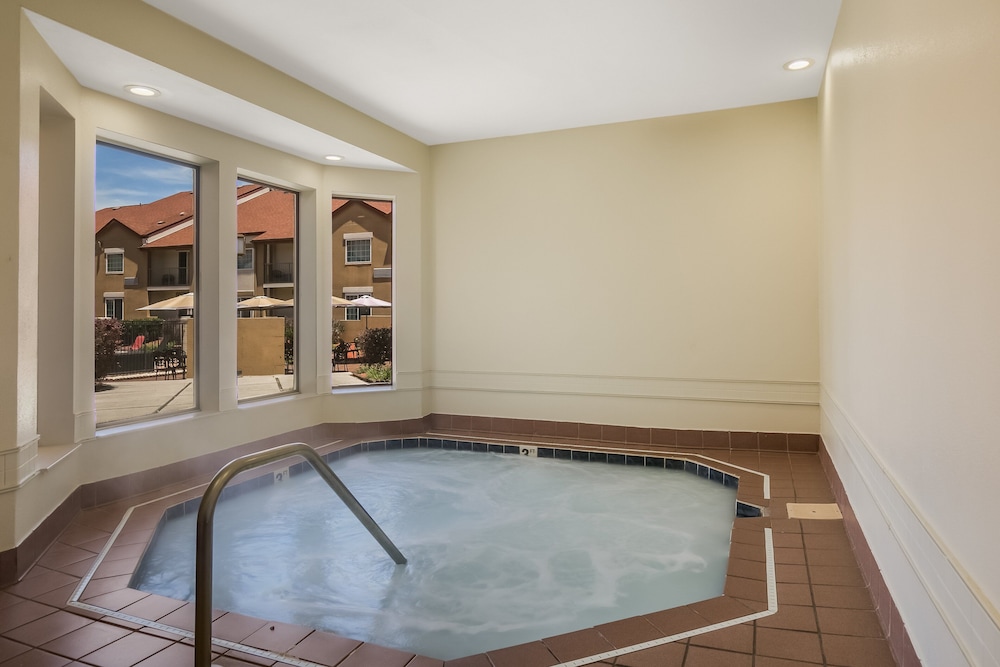 Red Roof Inn PLUS & Suites Knoxville West Cedar Bluff - photo 35
