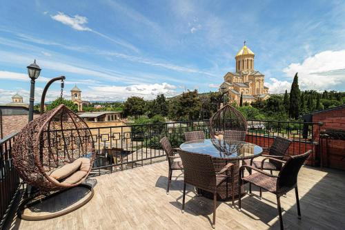 3BR apt w huge terrace & magnificent views