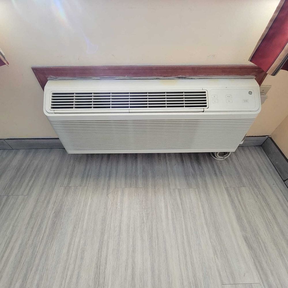 Woodland Inn & Suites - photo 7