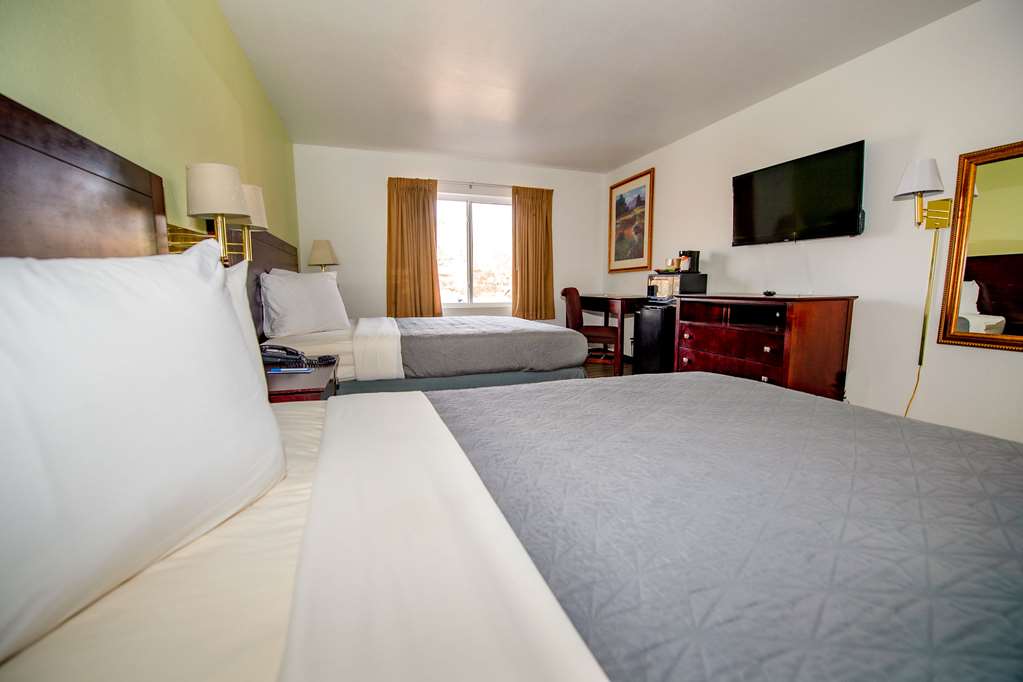 Rodeway Inn Central Colorado Springs - photo 27