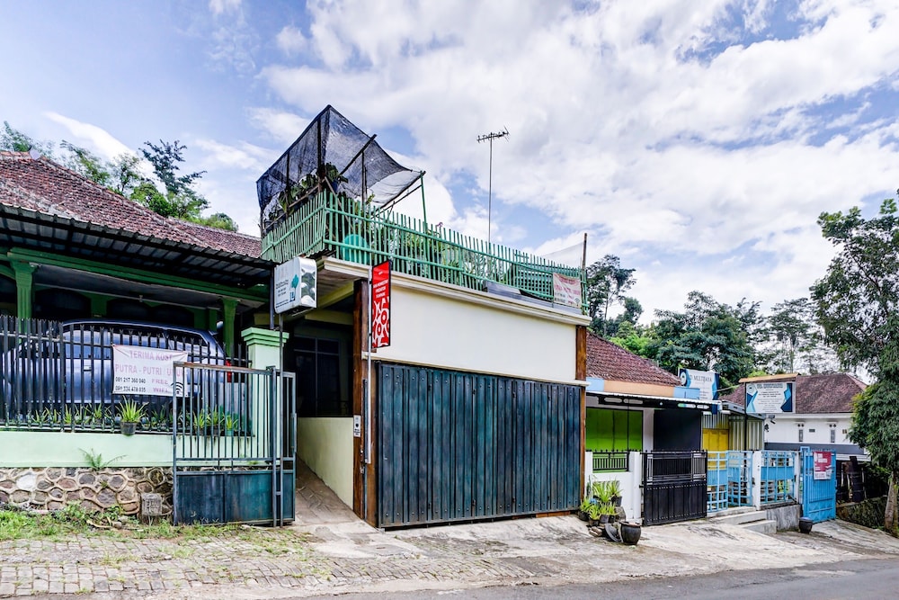 OYO Life 90879 Ara Predator Funpark in Batu, Indonesia