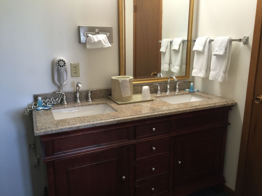 Crest Country Inn - photo 116