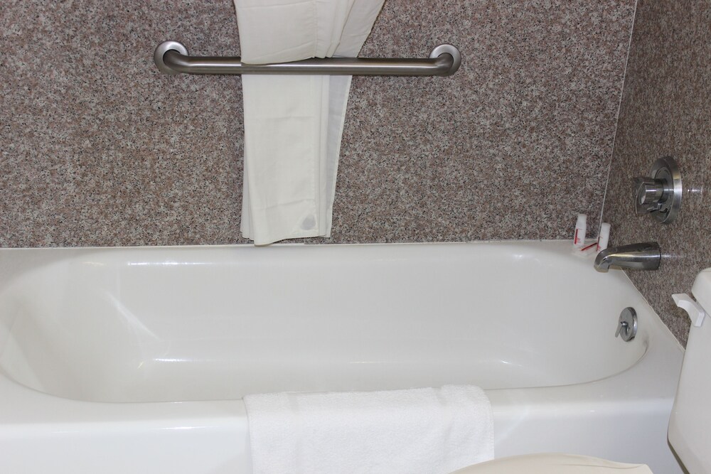 Super 8 by Wyndham Tuscaloosa - photo 20