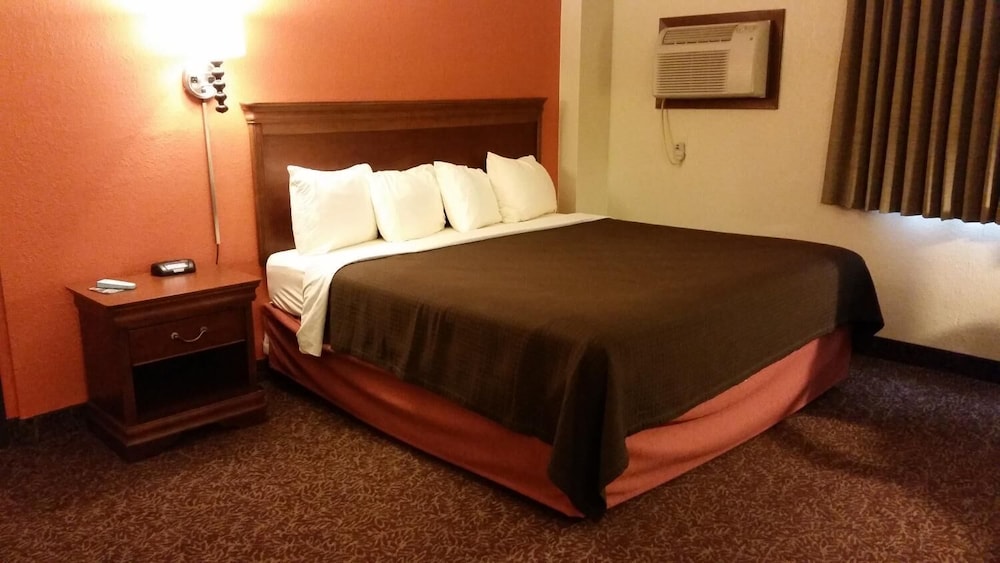 AmericInn by Wyndham Forest Lake - photo 10