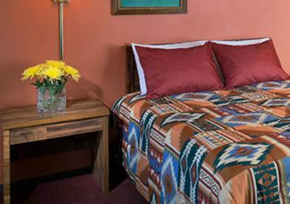 Branding Iron Motel - photo 9