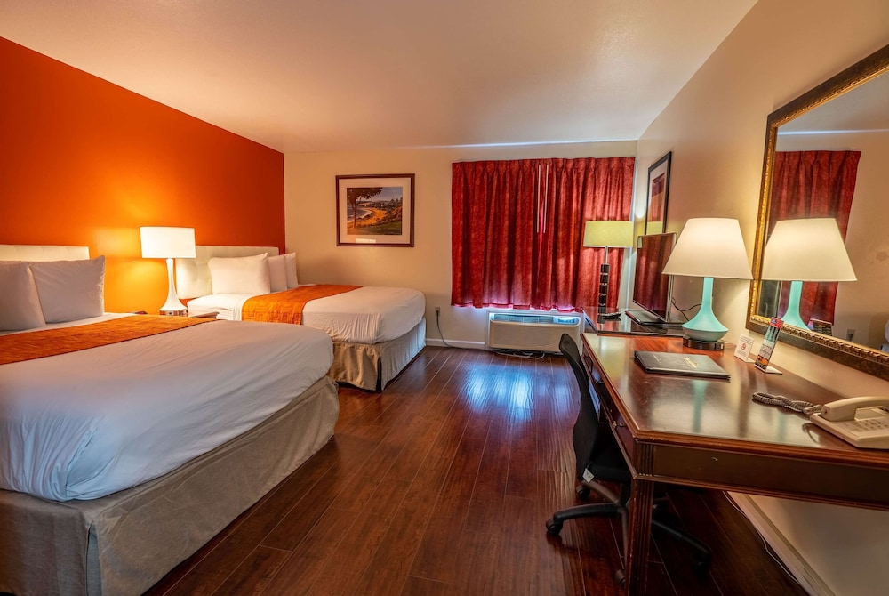 Howard Johnson by Wyndham Buena Park - photo 14