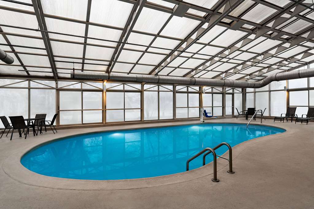 La Quinta Inn & Suites by Wyndham Chicago Tinley Park - photo 15