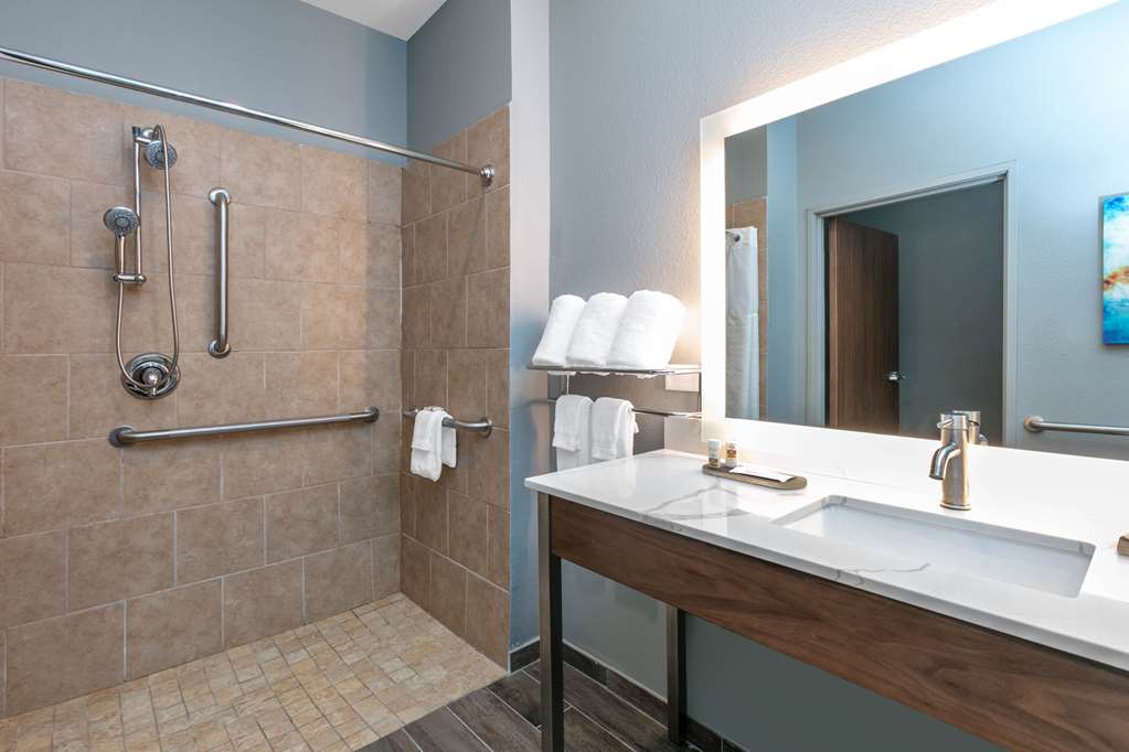 La Quinta Inn & Suites by Wyndham Jacksonville TX - photo 11