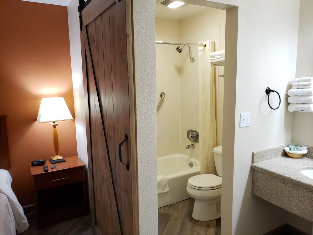 Airport Inn Boise - photo 34