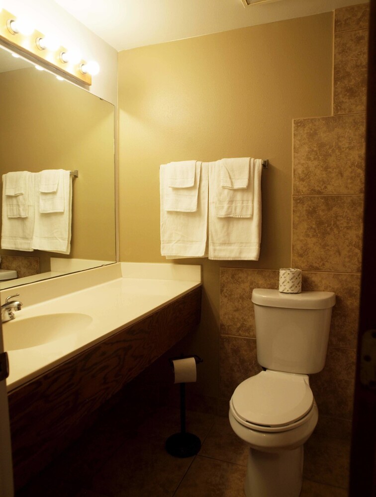 The Oakwood Inn - photo 22