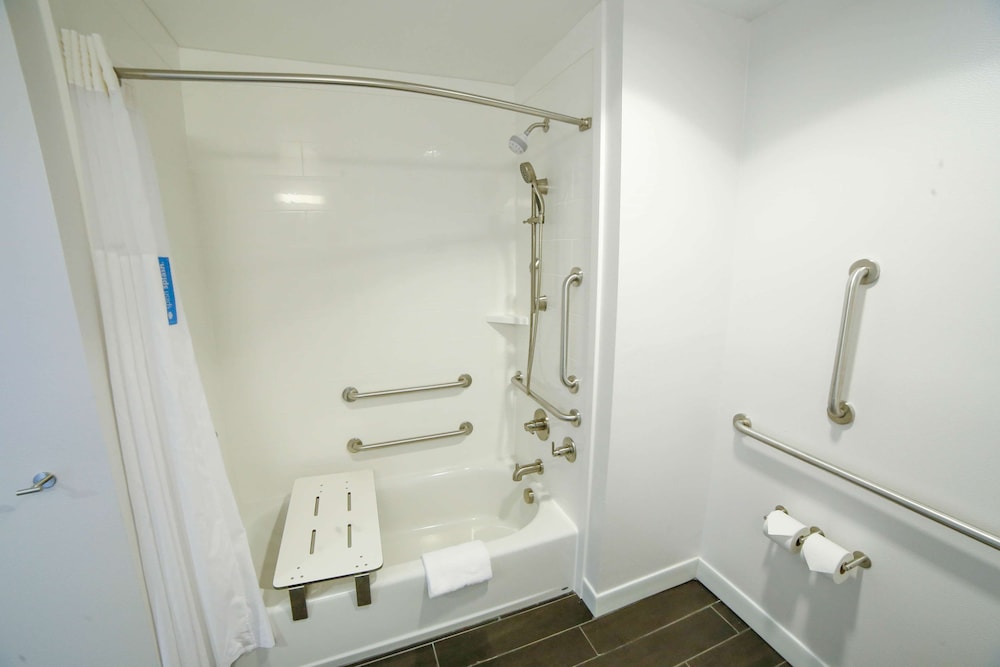 Hampton Inn & Suites Forest City - photo 22