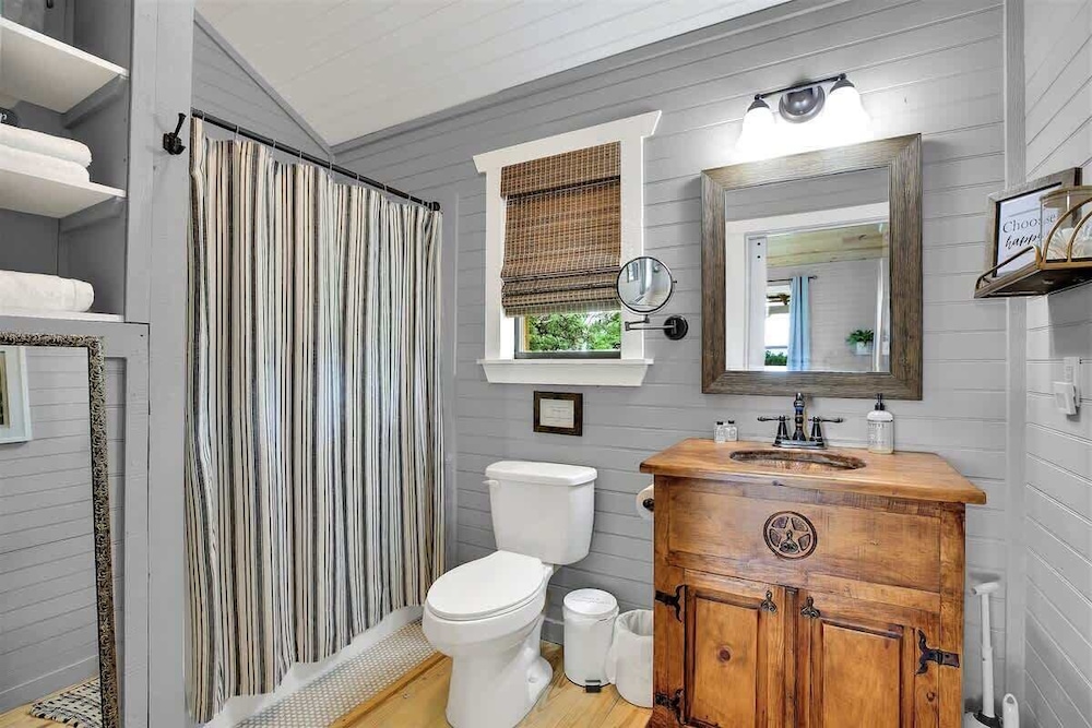 3 Acres of Luxury and Views in Fred Wine Country - photo 23