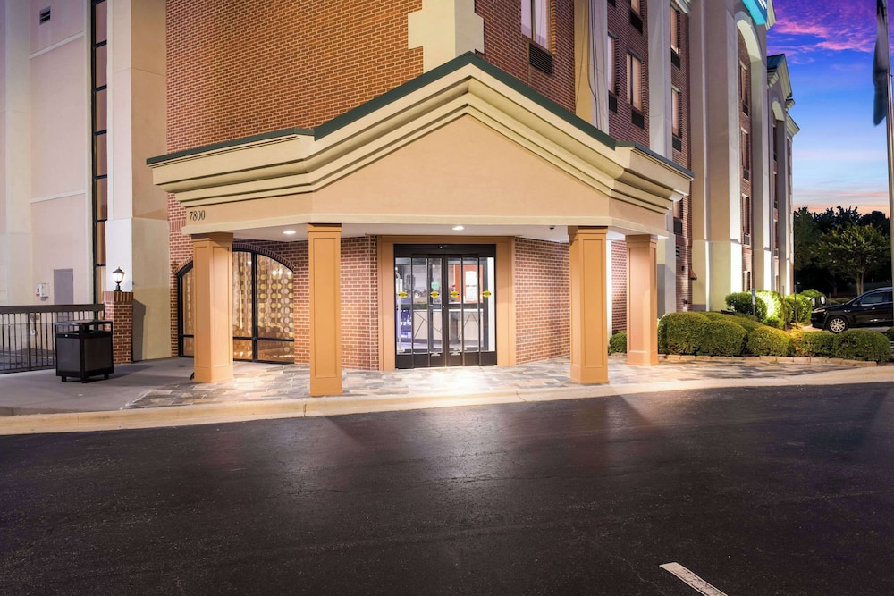 Clarion Pointe Greensboro Airport - photo 37