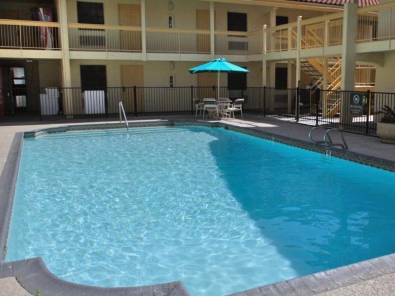 La Quinta Inn by Wyndham San Antonio I 35 N at Rittiman Rd - photo 13