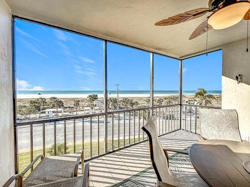 Crescent Royale Condominiums 400 — 4-Star Luxury Hotel in Siesta Key, United States