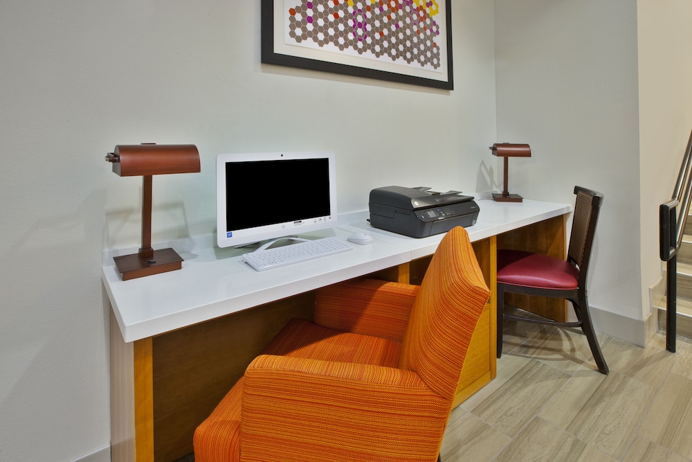 Holiday Inn Express & Suites Manchester by IHG - photo 29