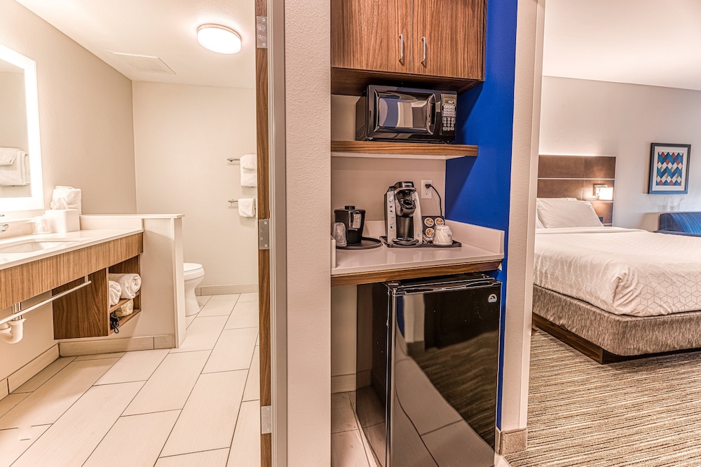 Holiday Inn Express & Suites Rantoul by IHG - photo 14