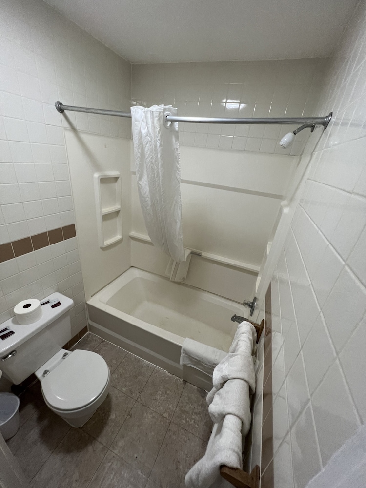 Oswego Inn - photo 26