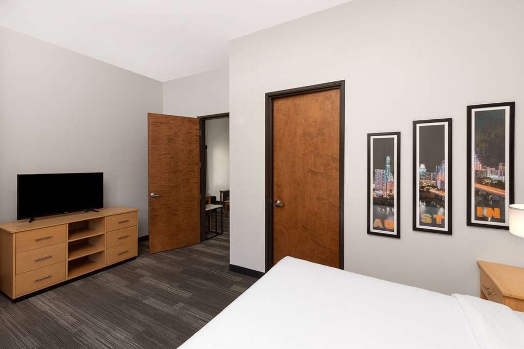 La Quinta Inn & Suites by Wyndham Austin NW Lakeline Mall - photo 25