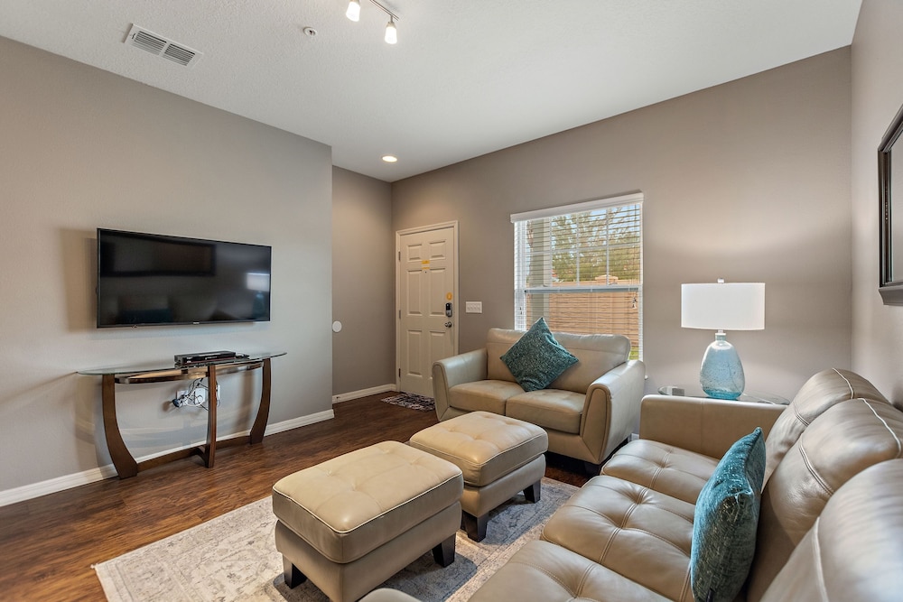 Lucky Find @ Lucaya Resort By Shine Villas #713 3 Bedroom Townhouse - photo 11