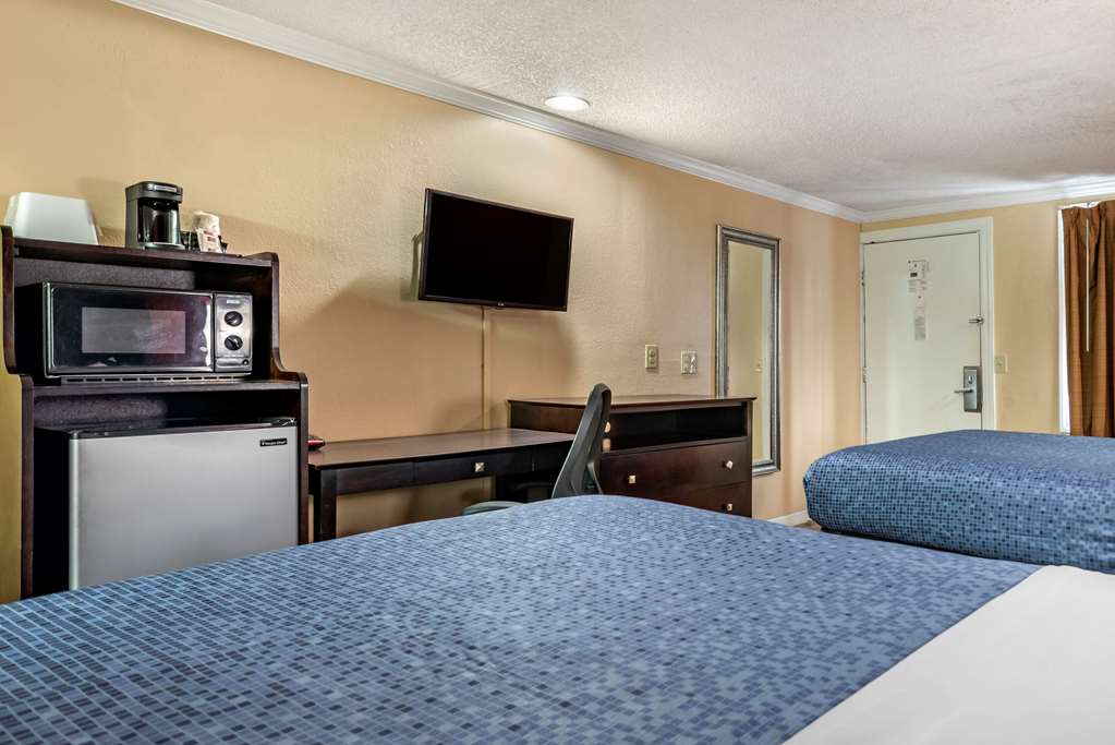 Econo Lodge Oxford near Choccolocco Park - photo 17