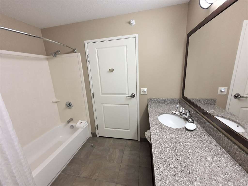 AmeriVu Inn and Suites Chisago City - photo 10