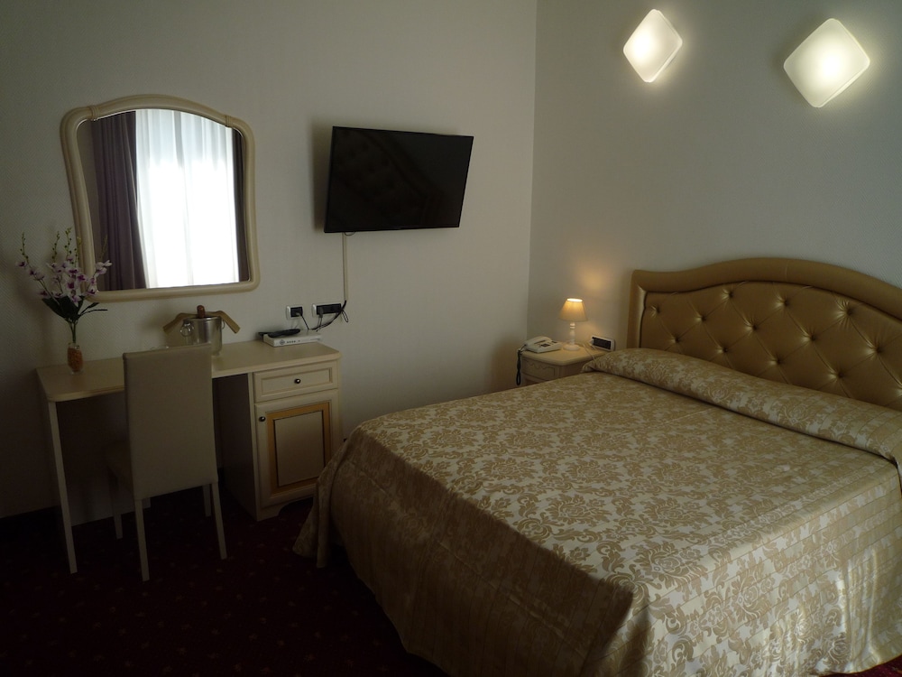 Hotel Centrale - carbon neutral hotel in Piombino