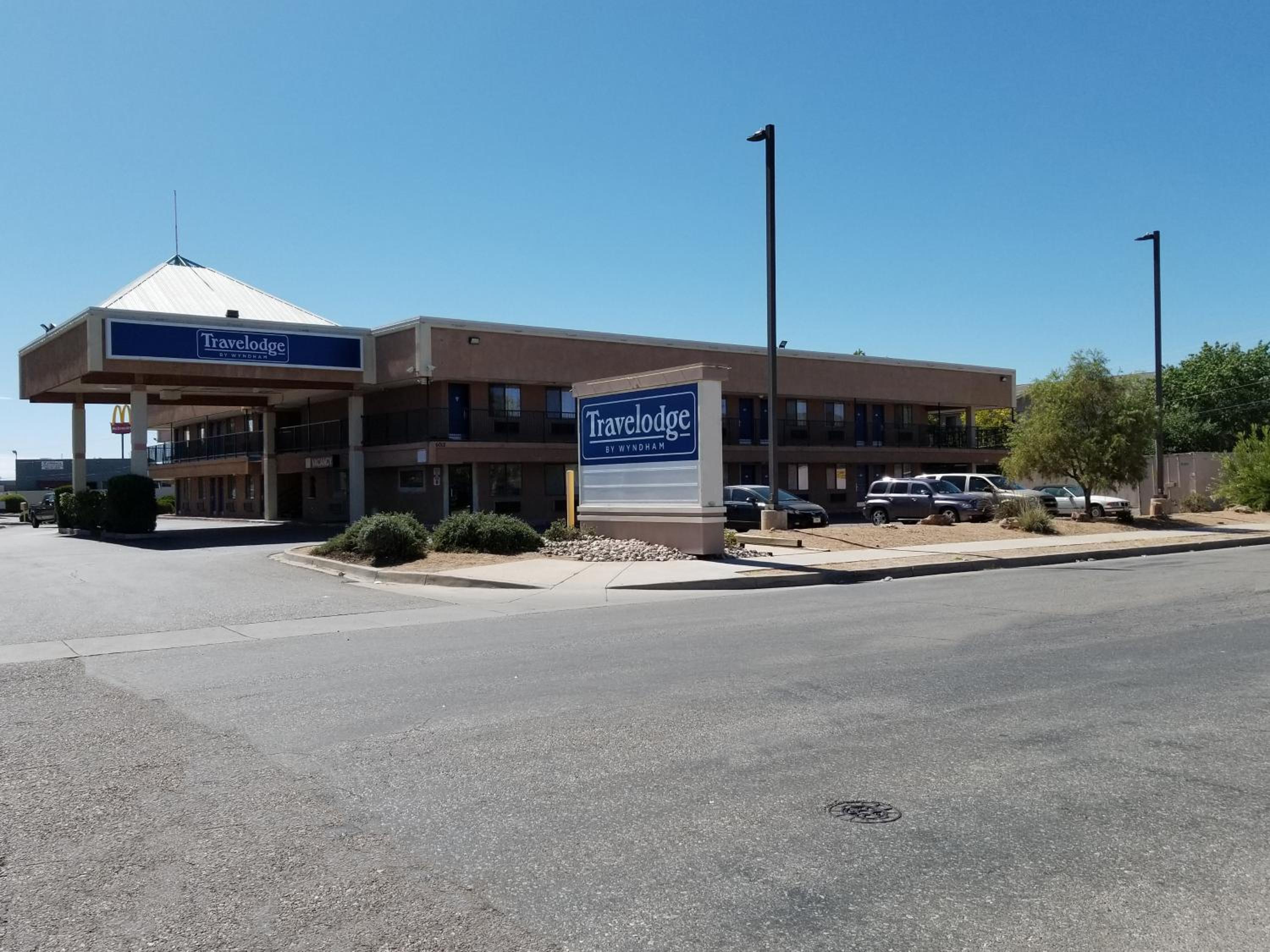 Travelodge by Wyndham Albuquerque West - photo 11