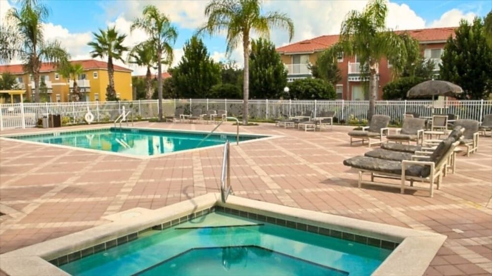 Rolando's Emerald Island Resort Townhouse 3 Bedroom Townhouse by Redawning - photo 13