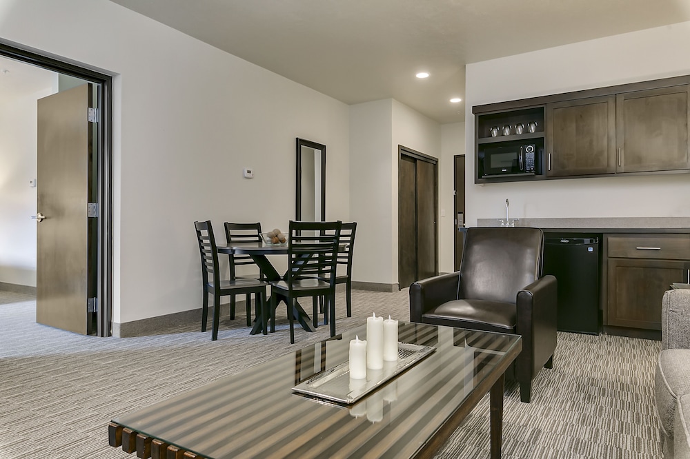 Silver Creek Hotel - photo 16