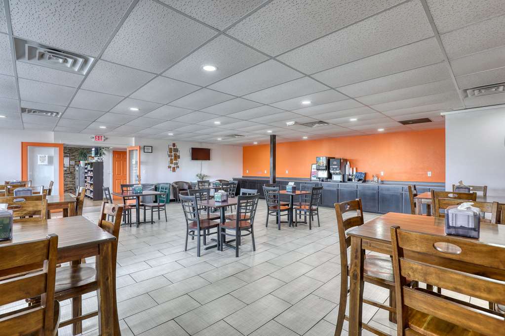 Econo Lodge Neenah - photo 44