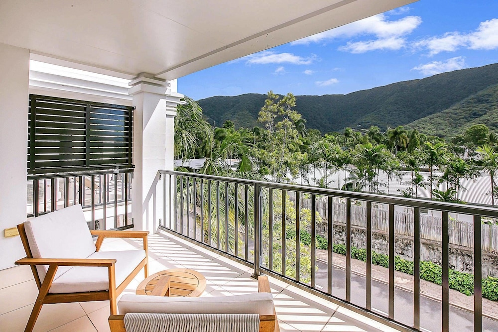 Elysium Apartments — 4-Star Luxury Hotel in Palm Cove, Australia