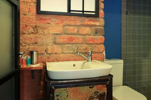 Tbilisi Heart Funky 1BR Apt By Wehost