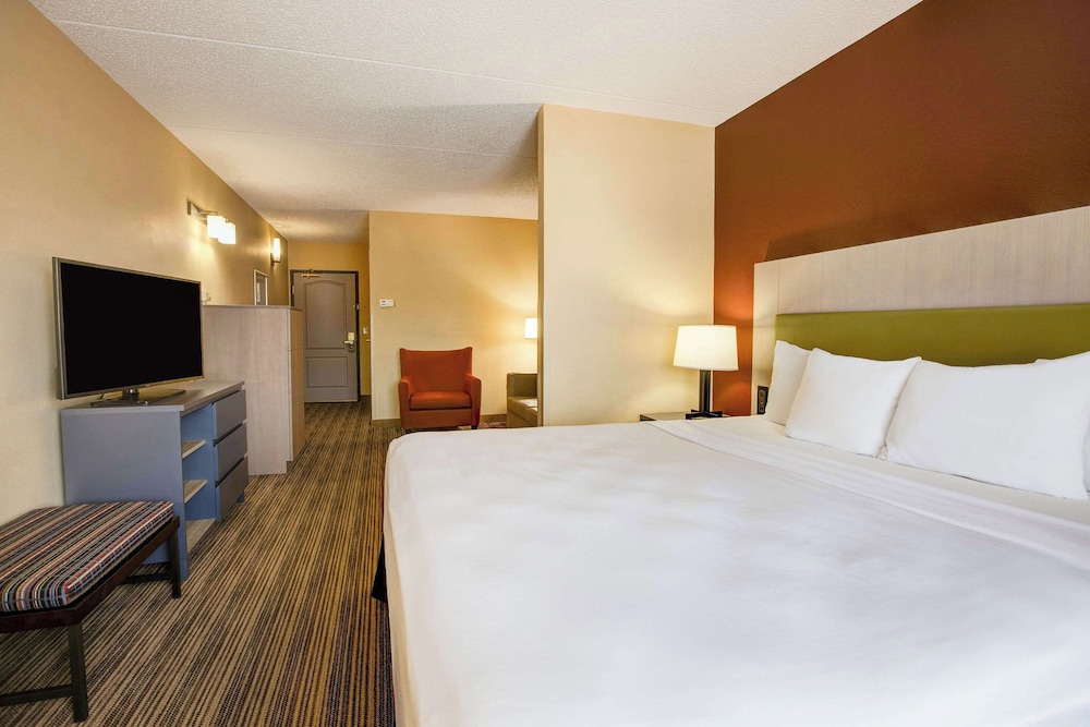 Comfort Inn & Suites St. Paul Northeast - photo 20
