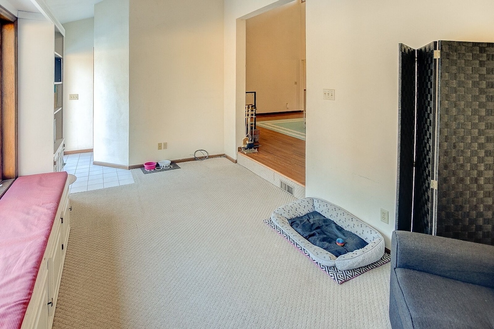 Spacious Tranquility with Private Pool home — Belleville — photo 2