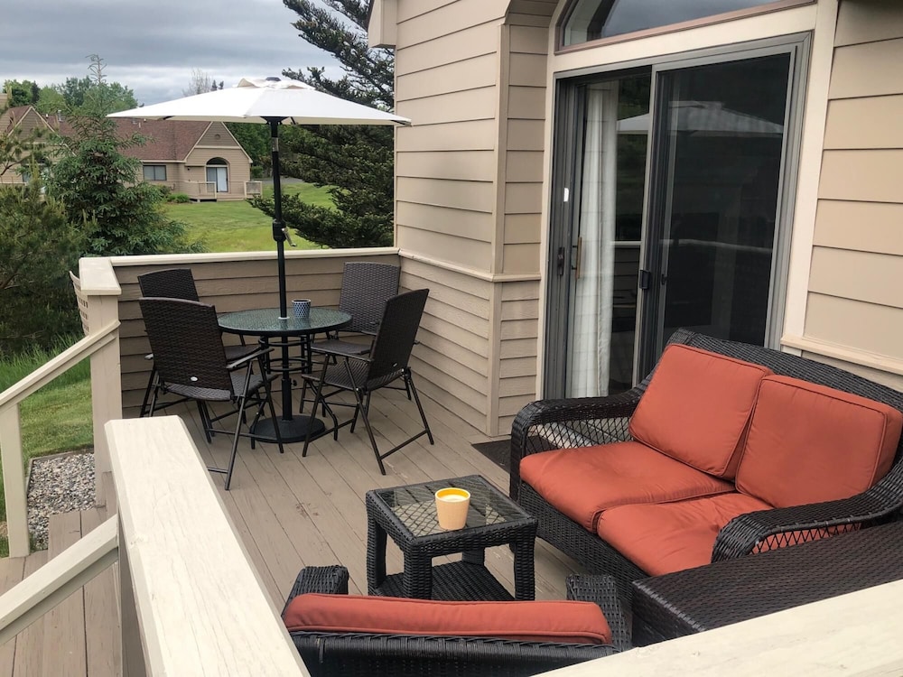 F3 Fairway Village Condo with great mountain views 8 minute walk from Omni Mount Washington Hotel - photo 8