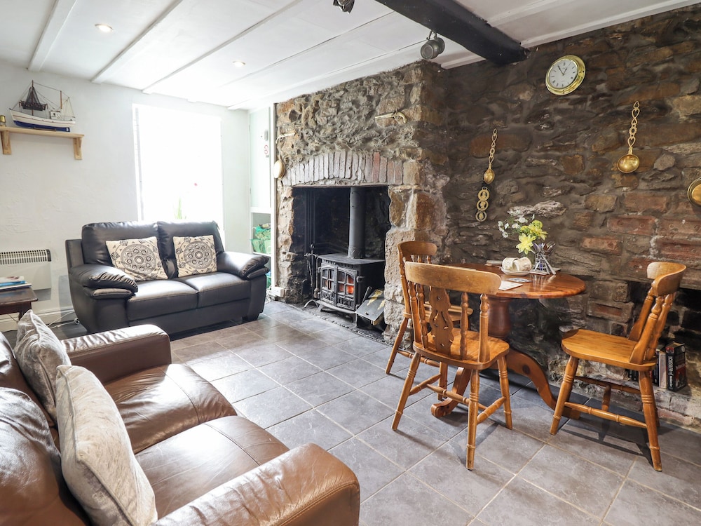 Gwenallt - carbon neutral hotel in Holyhead