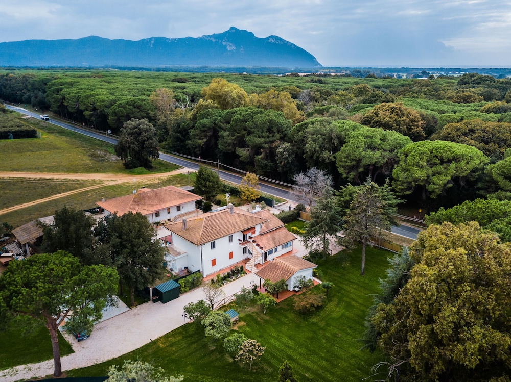 White Rooms in Sabaudia, Italy