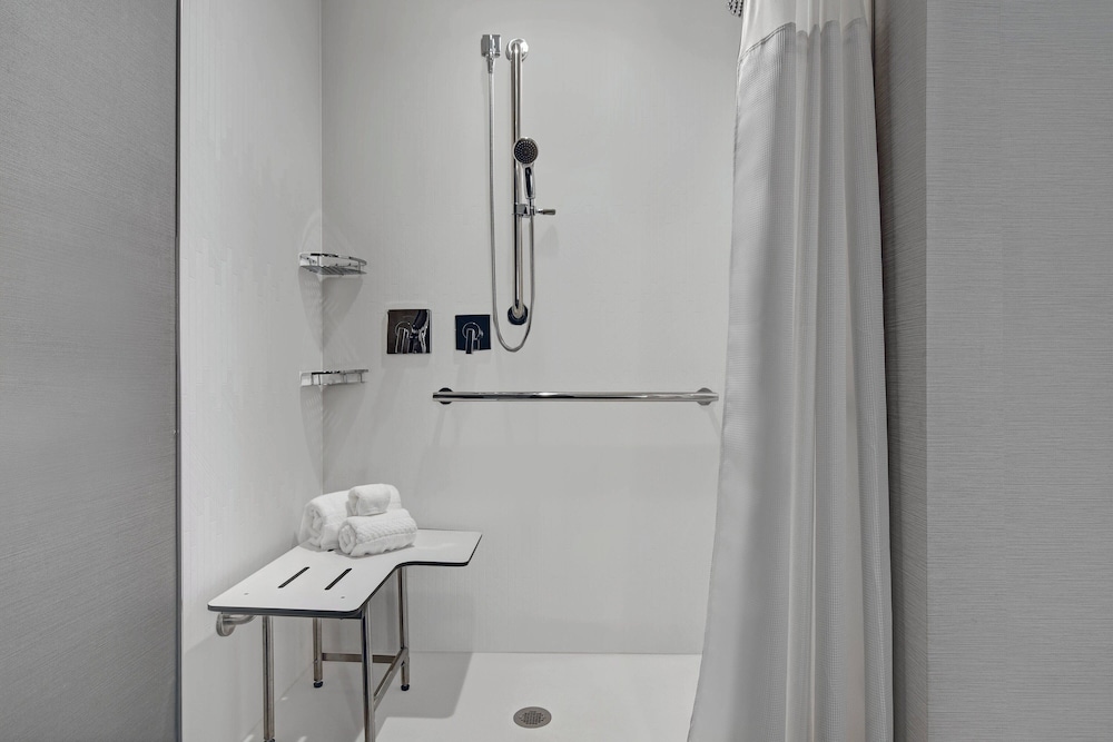 Courtyard by Marriott Manhattan Aggieville - photo 15