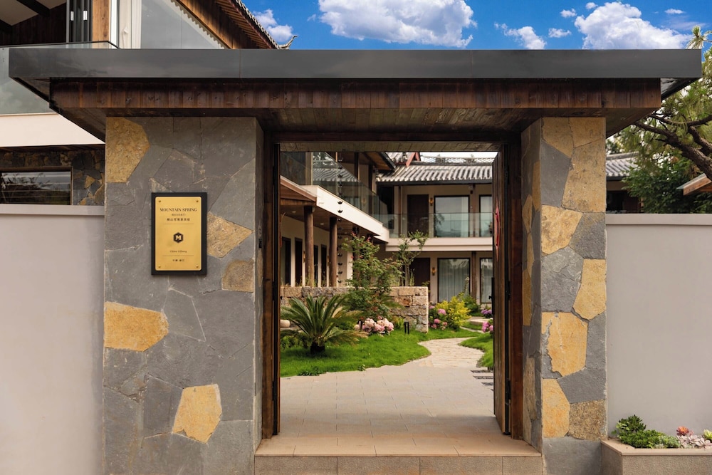LiJiang Mountion Spring Resort - last minute hotel in Lijiang