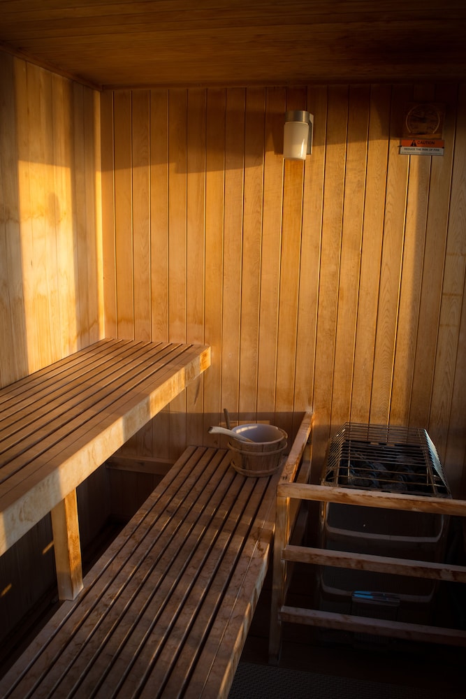 Cascade Creek Inn & Charters - photo 3